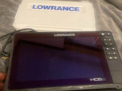 Lowrance HDS 9 Live Fish Finder & Chartplotter with New 3-in-1 Transducer