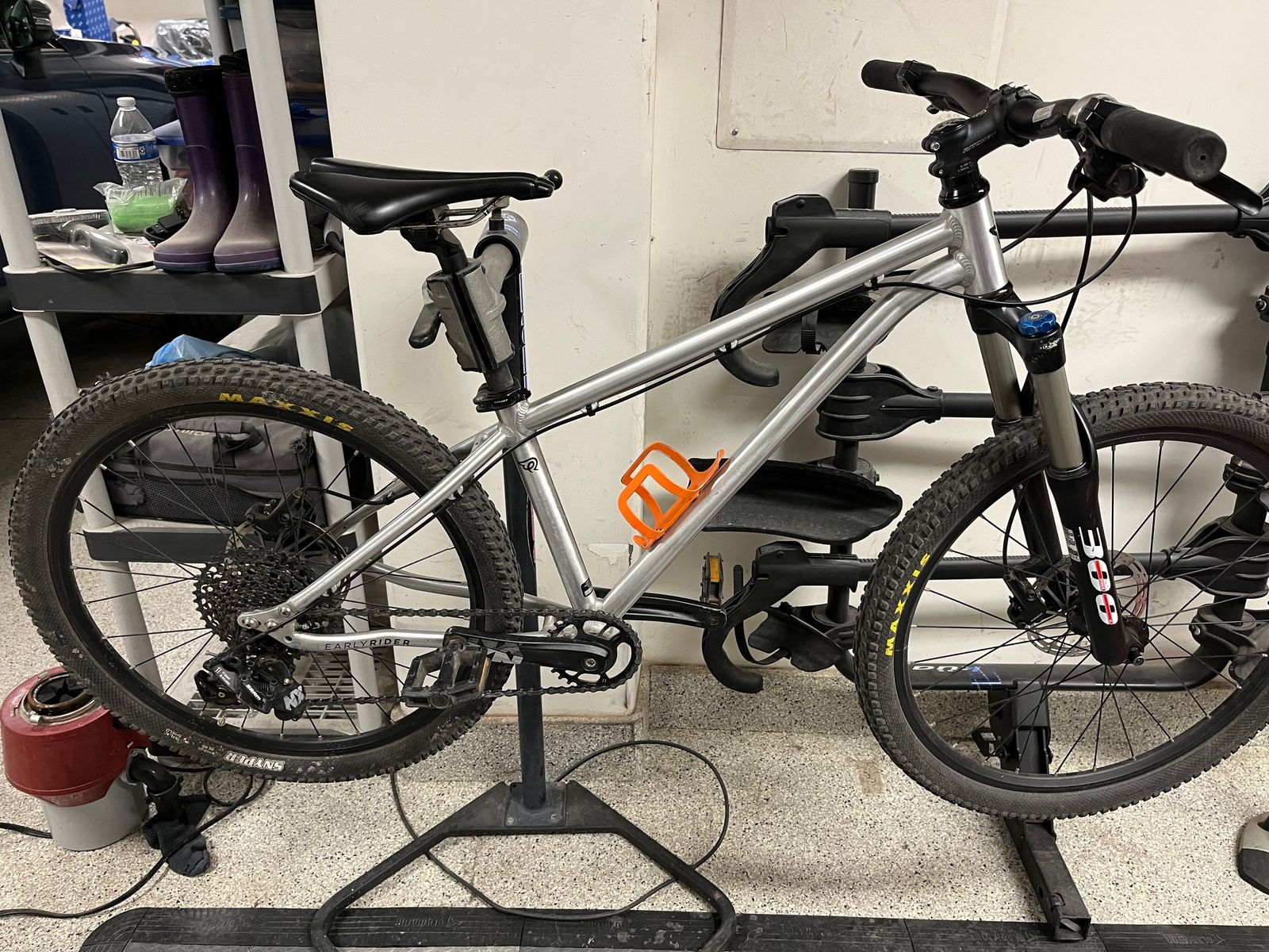 Early Rider 24 inch mountain bike with front suspension