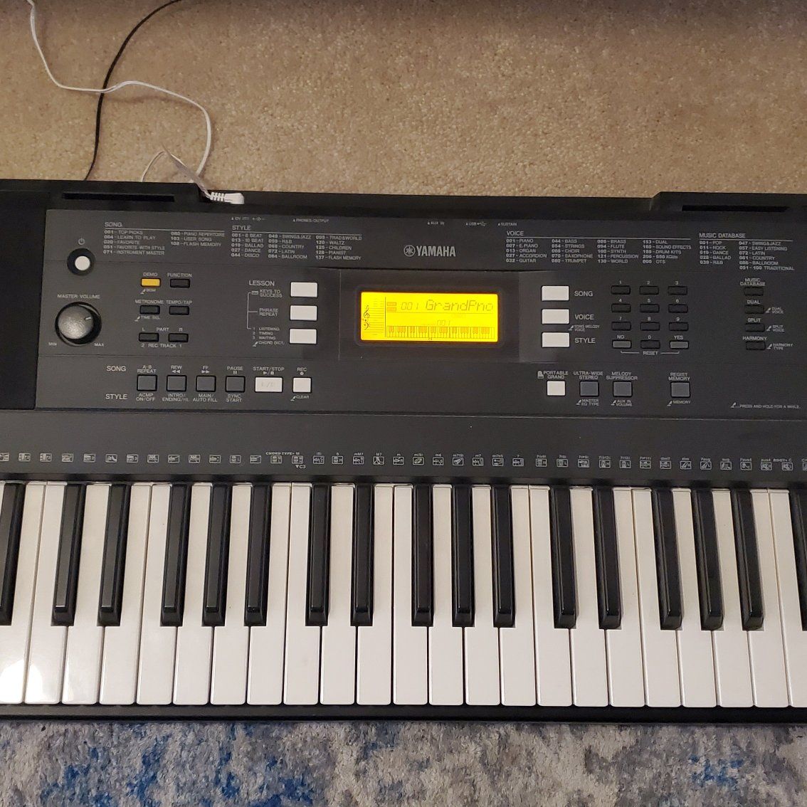 Yamaha electric piano PSR E343