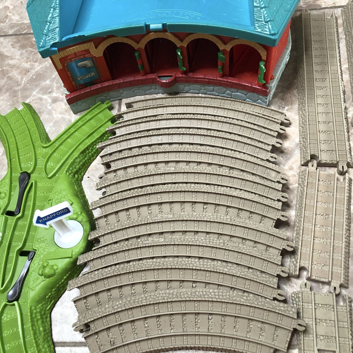 Thomas & Friend Train  Add-On Track Pieces & Train Building