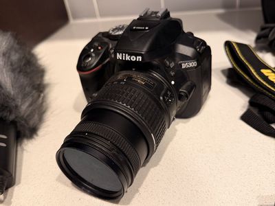 Nikon D5300 DSLR Camera with AF-S DX NIKKOR 18-55mm f/3.5-5.6G VR II Lens Kit