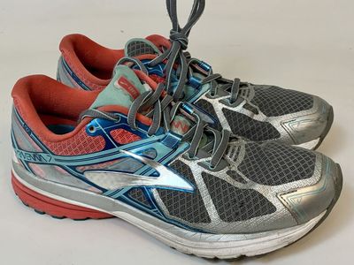 Brooks Size 8.5 Trail Running Shoes Ravenna 7