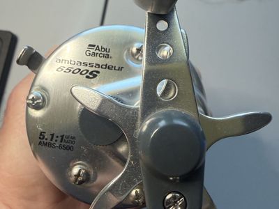 Bait casting reel