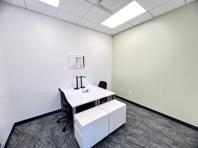 Fully Furnished Therapy Office πͺ β Clean, Confidential & Flexible Terms