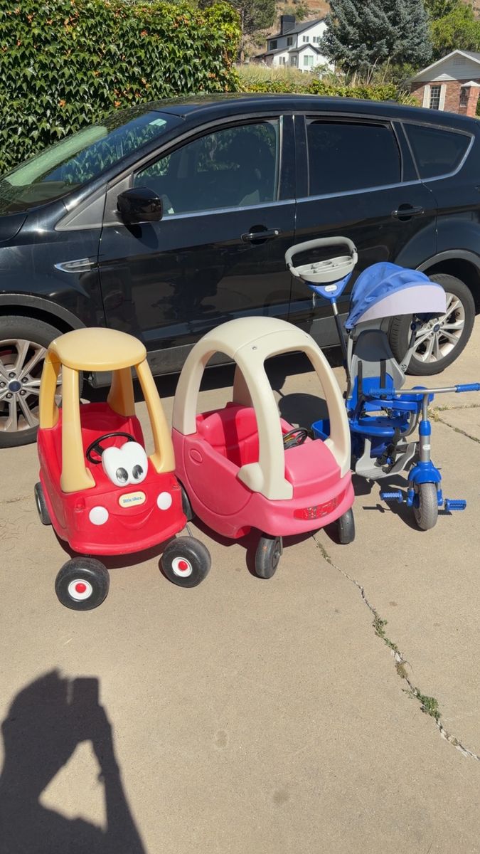 LITTLE TIKES COZY COUPE OR tricycle stroller