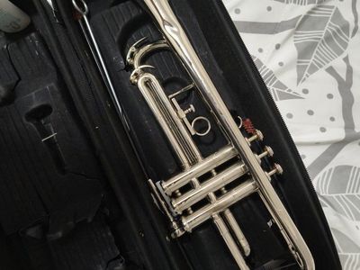Shiny Nickel Plated Trumpet with Case and 7C Mouthpiece - Playable Condition