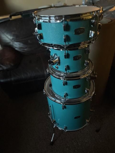 yamaha/tama drum set kit