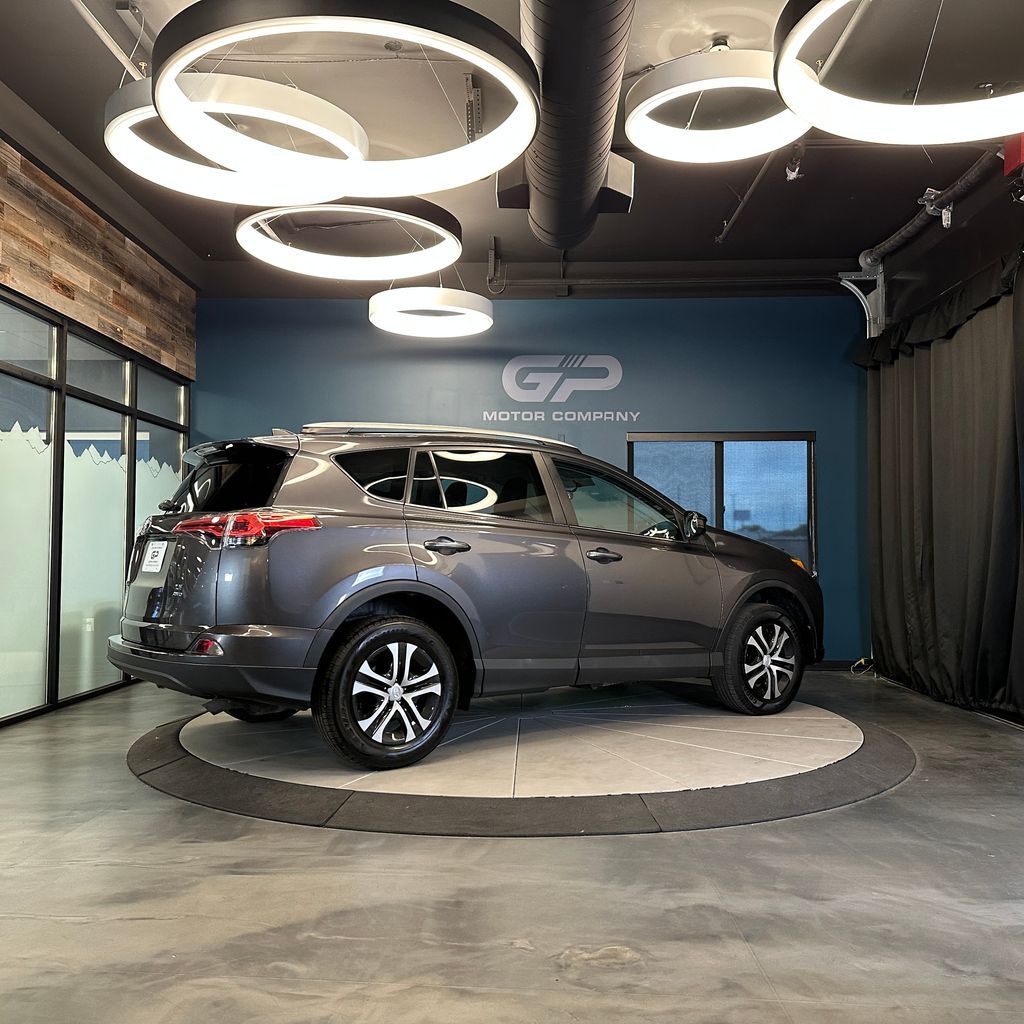 Main image 3