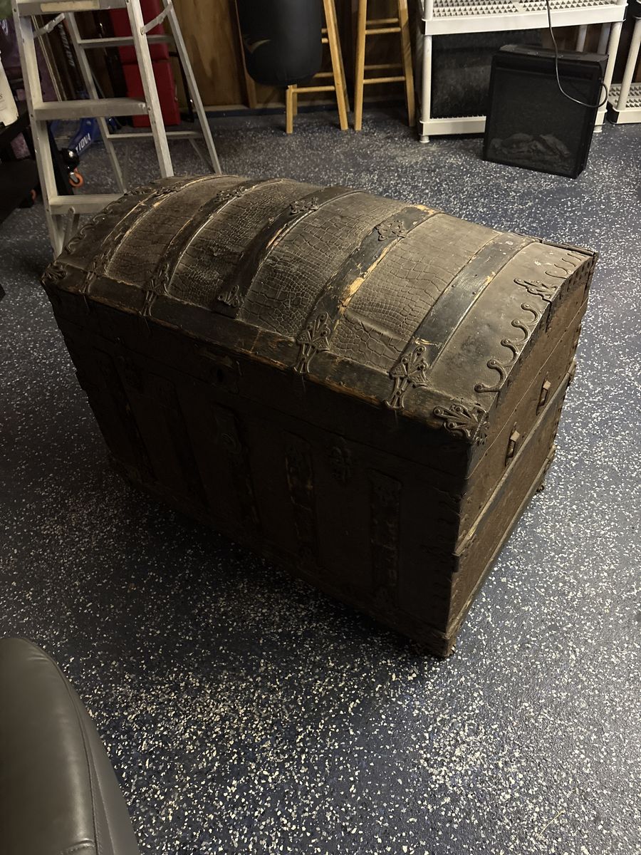 Large 36 Inch Saratoga Antique Camelback Trunk