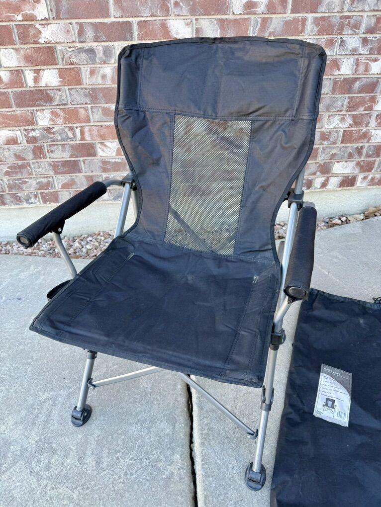 WFS Heavy Duty Hard Arm Folding Chair