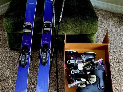 Amazing woman's ski setup, skis,boots,bindings, poles