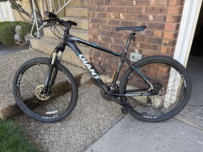 Giant ATX 27.5 Mountain Bike - Black/Blue, Disk Brakes