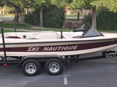 1 Owner 1999 Ski Nautique 196 TSC Hull GT-40 5.8L EFI Motor (354 hours) Extra Nice Interior