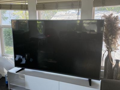 INSIGNIA 75 Inches TV