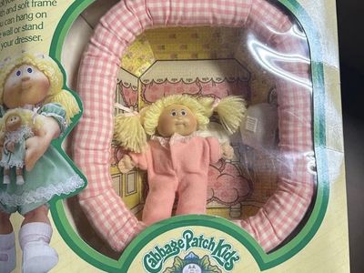 Vintage 1983 Cabbage Patch Kids Pin Ups Doll NIB