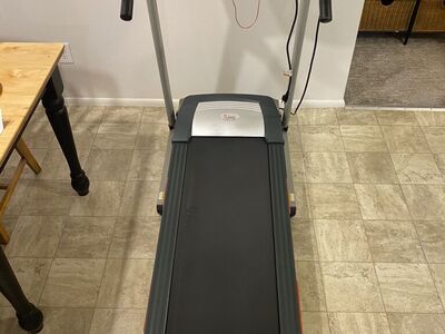 Foldable Treadmill with Incline Adjustment.