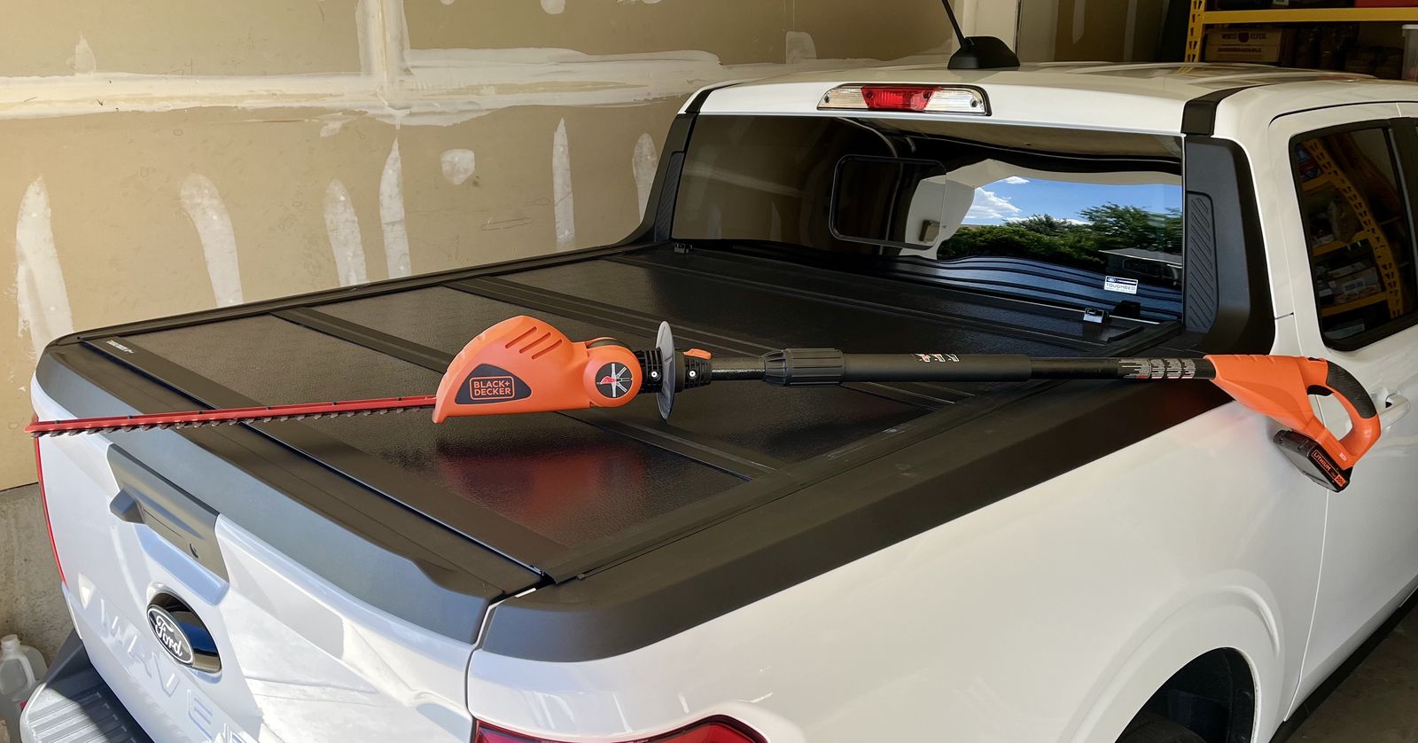 Black & Decker 20V Cordless Pole Hedge Trimmer 18 inch