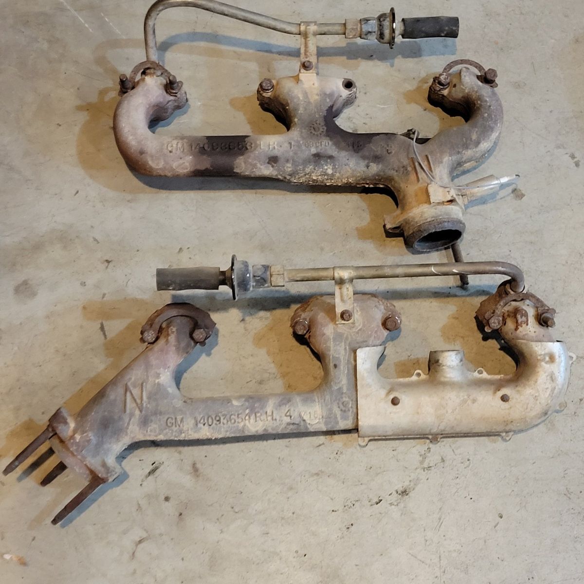 80s-90s Chevy P/U exhaust manifolds