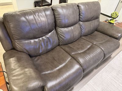 Comfortable light brown Reclining Sofa - Excellent Condition, 3-Seater Recliner Couch
