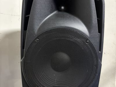 Active speakers with speaker stands