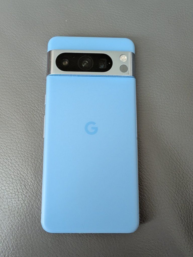 Google Pixel 8 Pro XL Unlocked 256GB - Light Blue (with black case)