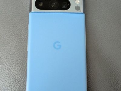 Google Pixel 8 Pro XL Unlocked 256GB - Light Blue (with black case)