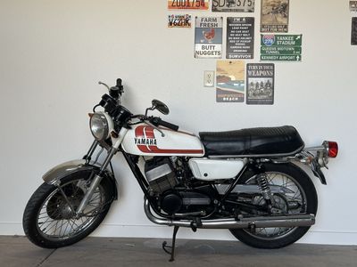 1975 Yamaha RD250 Vintage Motorcycle - White/Red