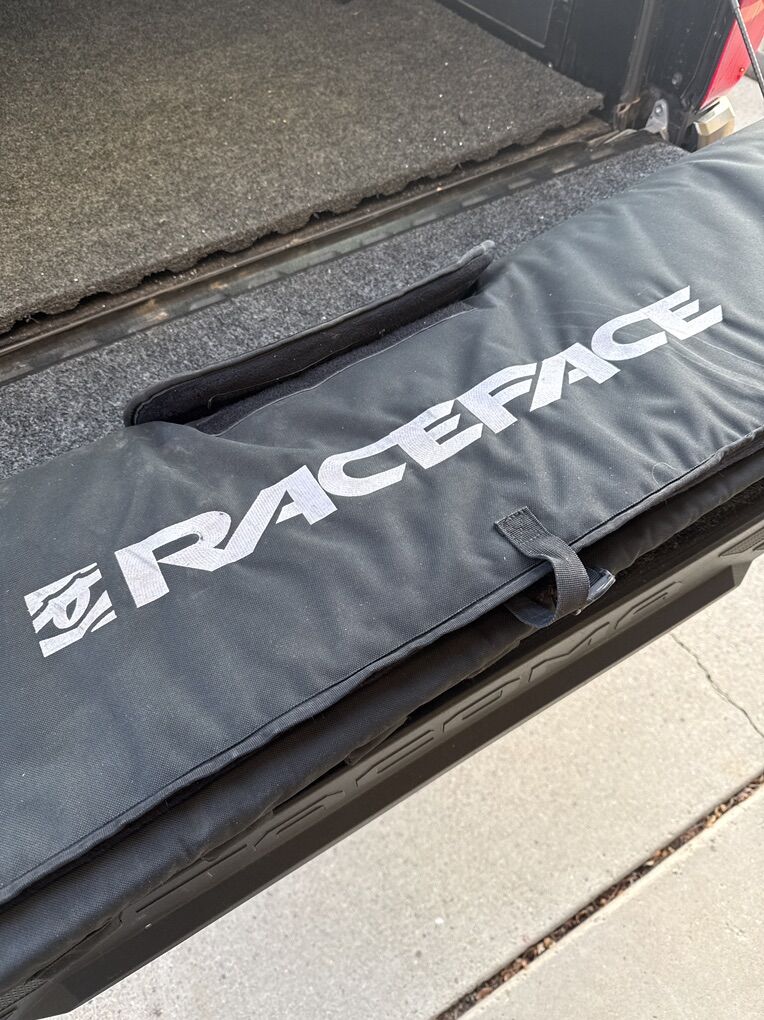 RACEFACE Mid Size Truck Tailgate Pad