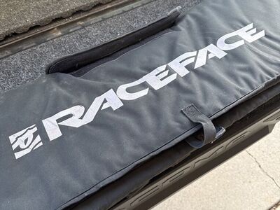 RACEFACE Mid Size Truck Tailgate Pad