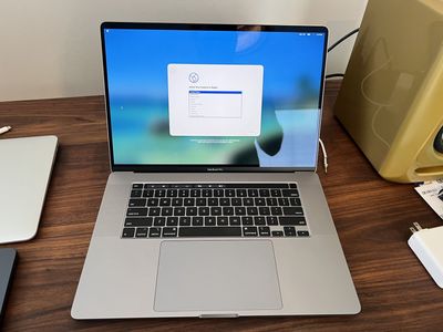 Macbook Pro 2019 Intel i9 2.3 Ghz 32 GB RAM, 1 TB SSD