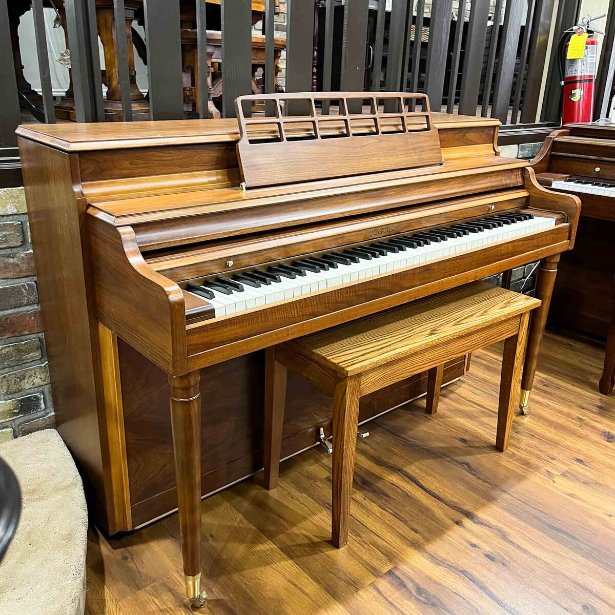 MINT CONDITION SPINET PIANO