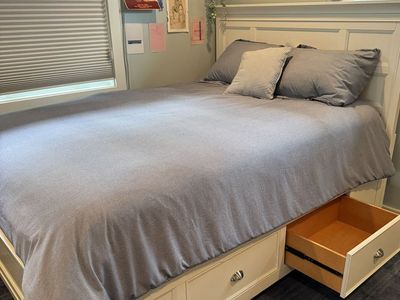 Queen size bed