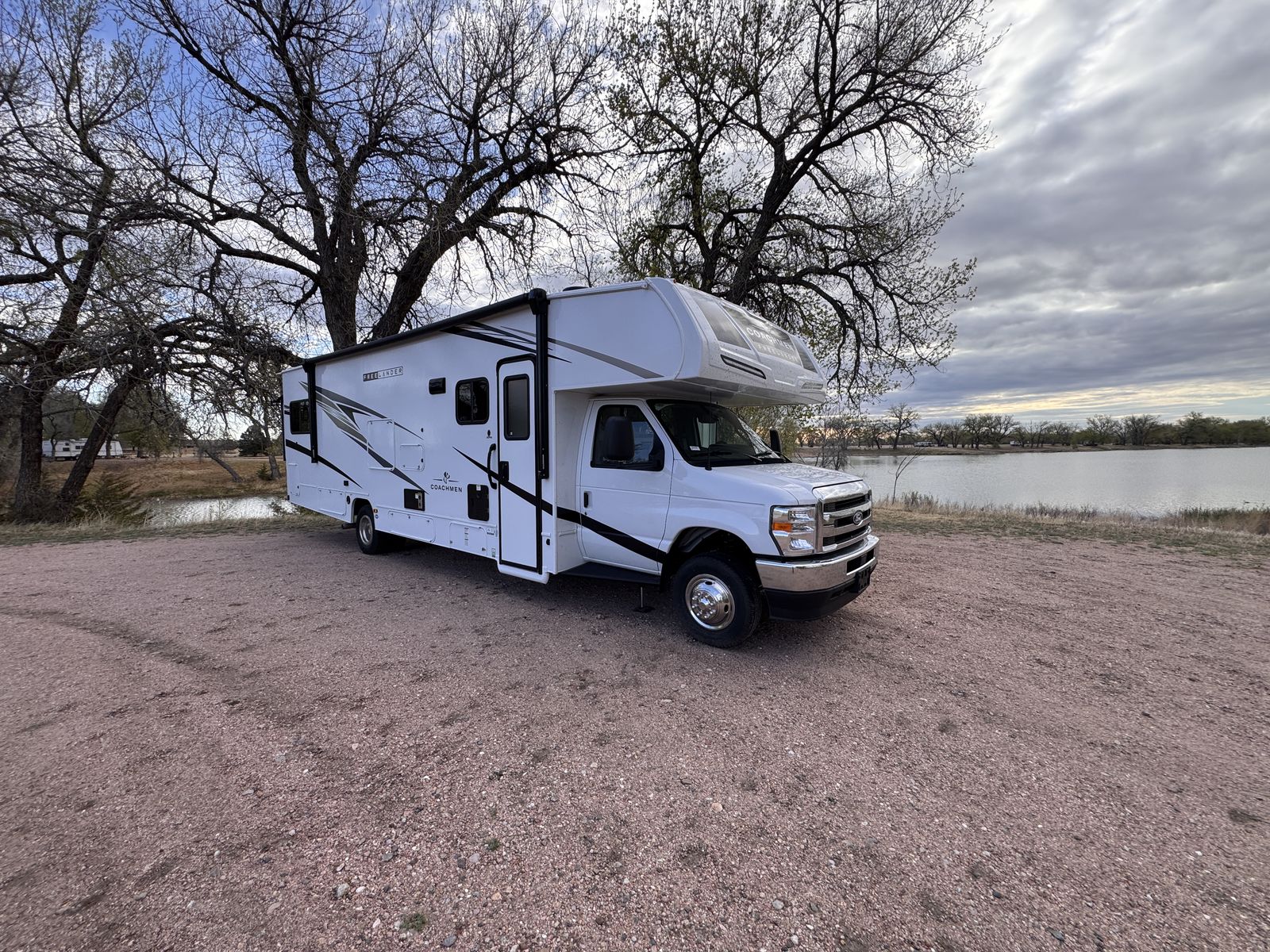 NEW 33ft Coachmen 30RS #2 Motorhome- KING Bed- For Rent