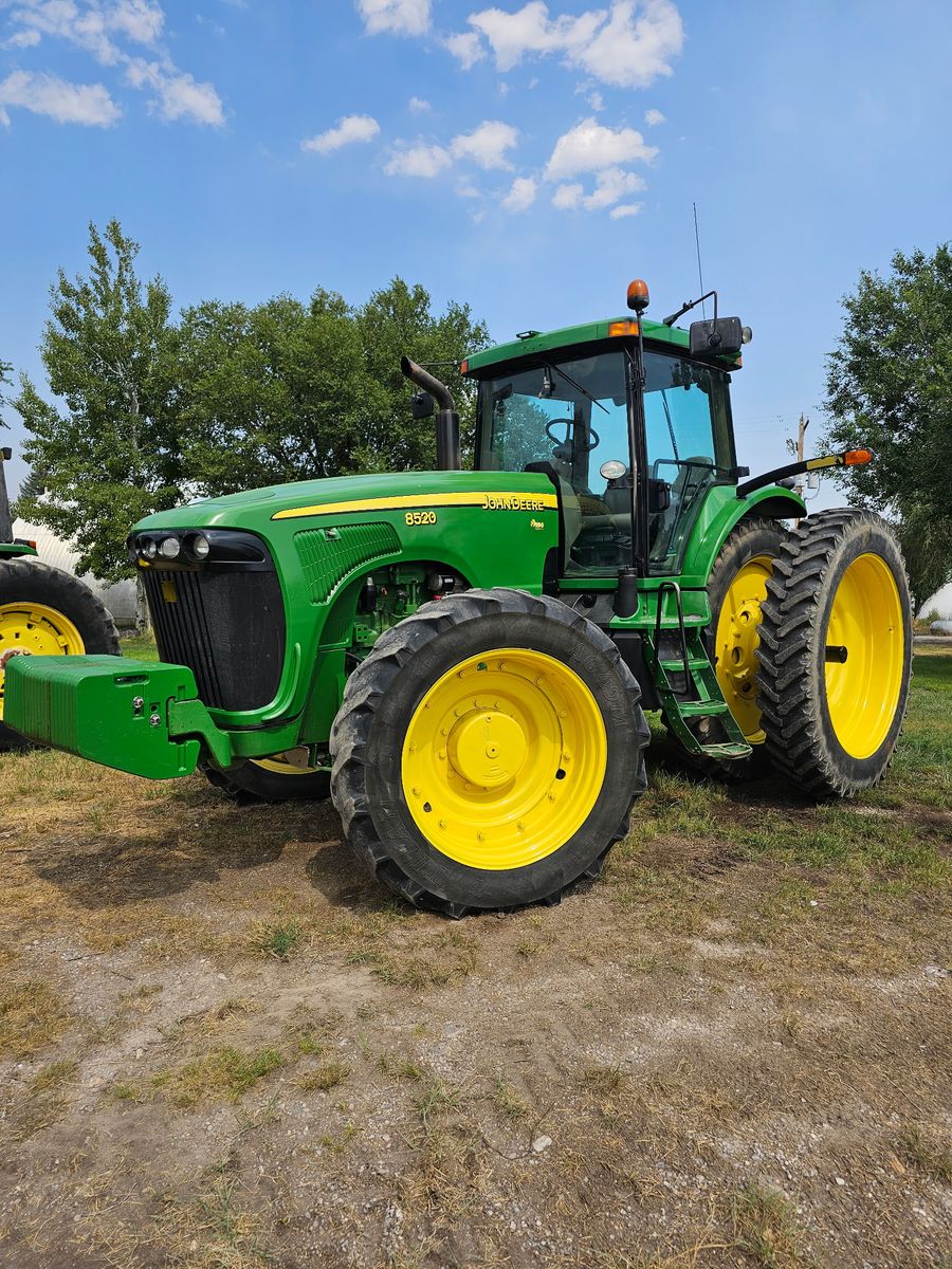 John Deere 8520