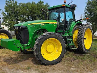 John Deere 8520