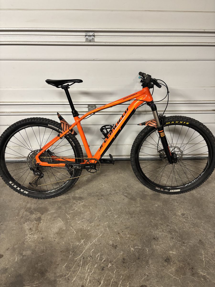 Specialized Rockhopper ProEvo, 2022 Giant Talon 4