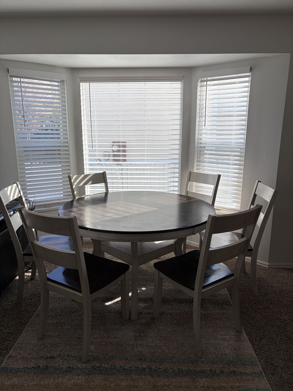 Round Dining Room Table and Chairs
