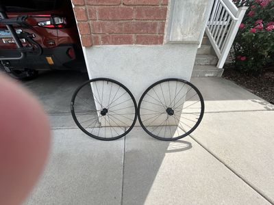 DT Swiss Endurance LN 700c Black Bike Wheelset XDR