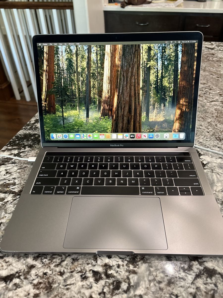 2018 MacBook Pro 13” i7 | 16GB RAM | 500GB SSD | Only 124 Battery Cycles