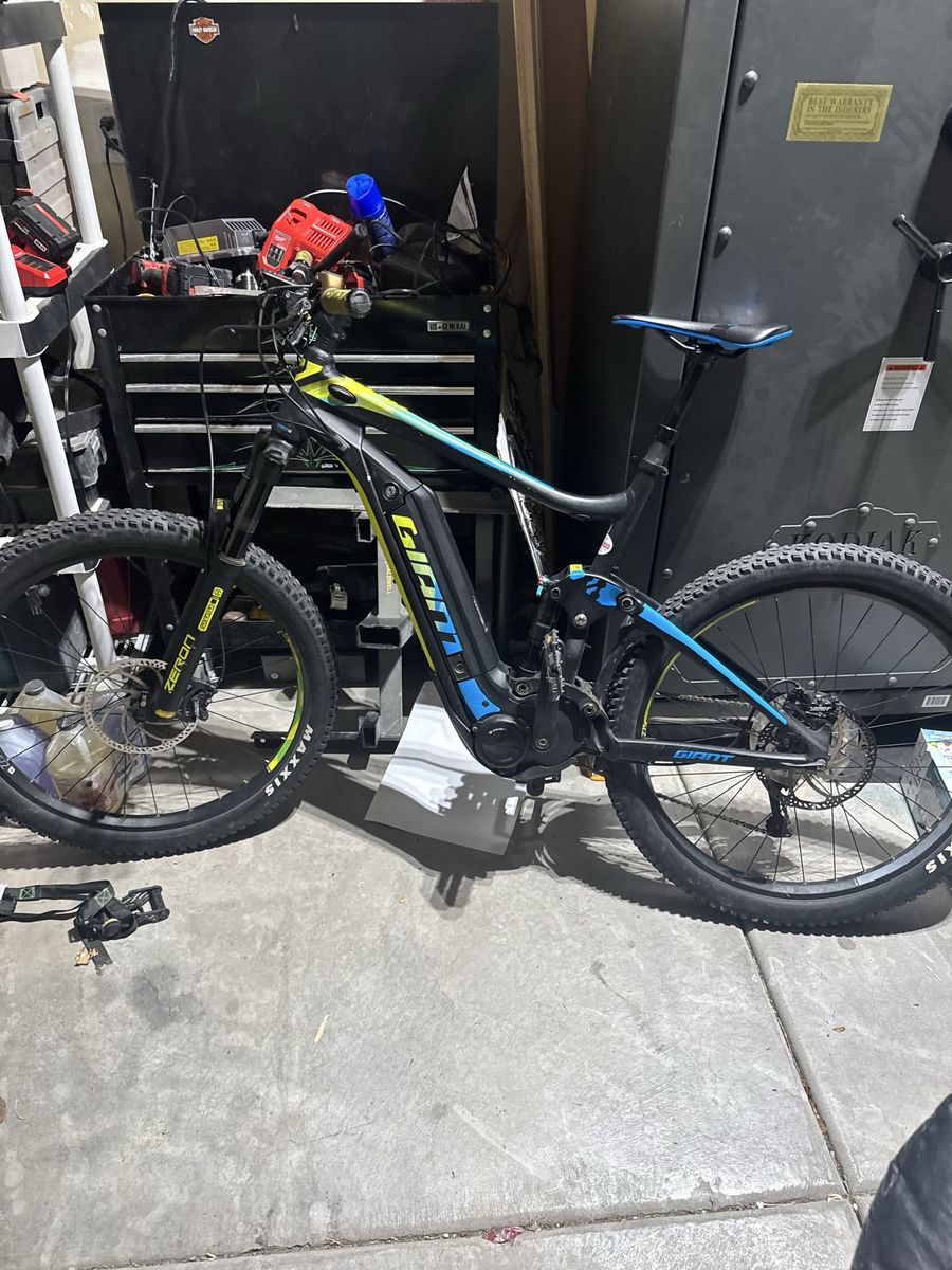 Giant e-bike low miles