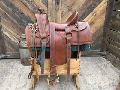 La Flair, Cochise Arizona 1870s-80s era cowboy stock saddle, excellent condition. Perfect for cowboy mounted action authenticity