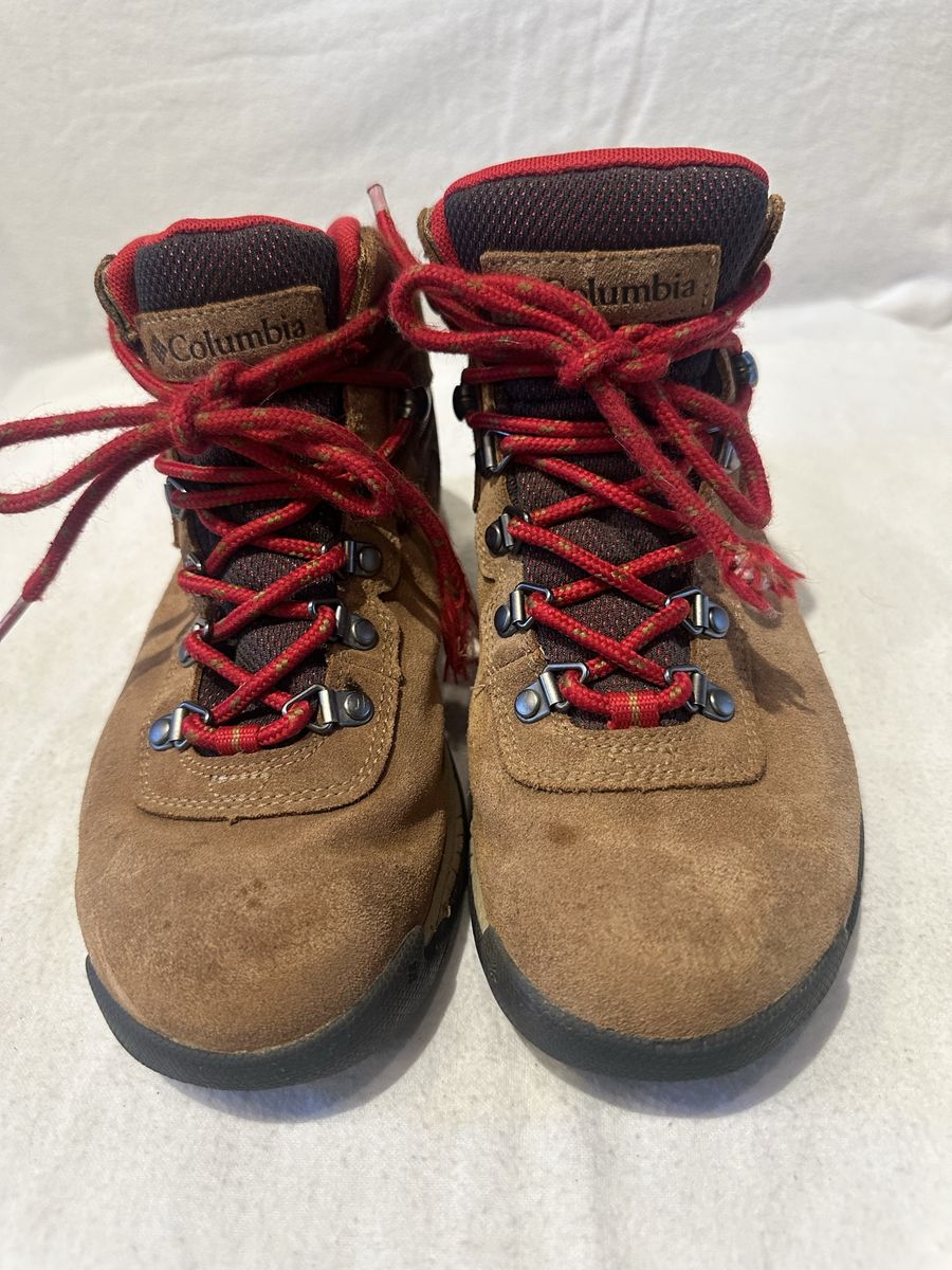 Columbia women’s 7 brown/red trim WP hiking boots