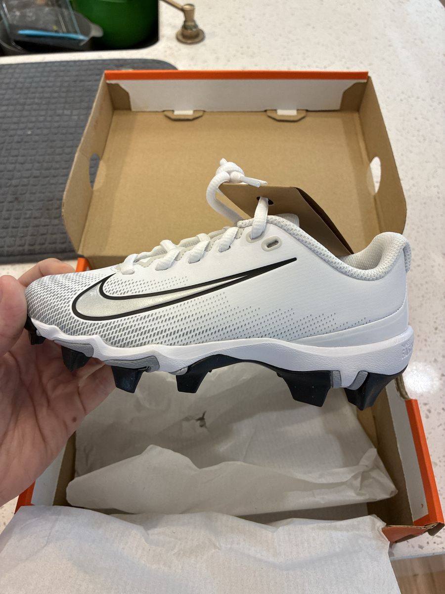 Nike Boys Youth Football Cleats White/Silver Size 1.5Y NIB