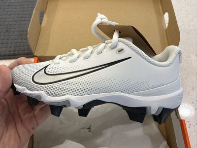Nike Boys Youth Football Cleats White/Silver Size 1.5Y NIB