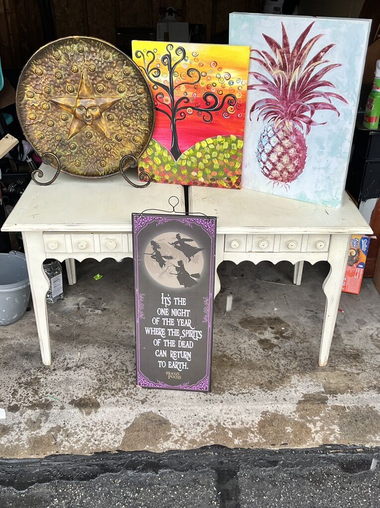 Beautiful 'Distressed' Side/End Tables (2)