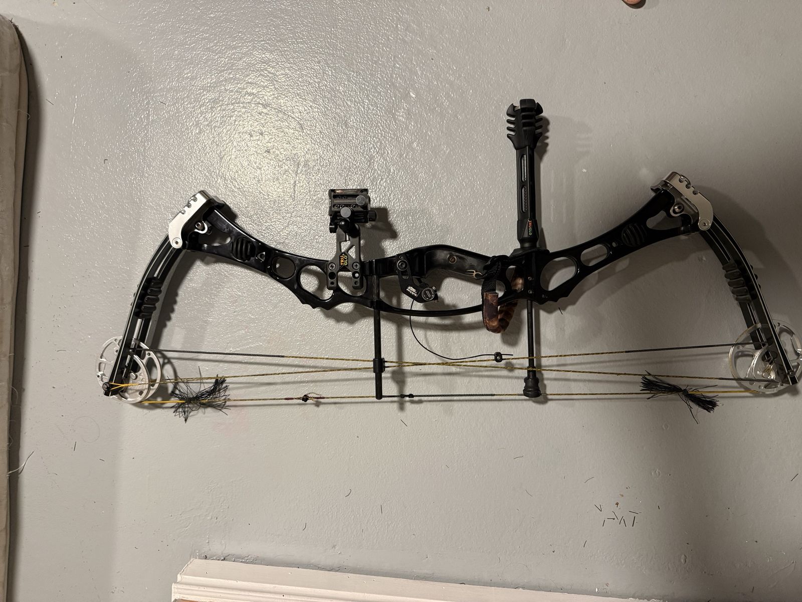 Hoyt XT 500 Pro Series Compound Bow - Right Handed Hunting Bow