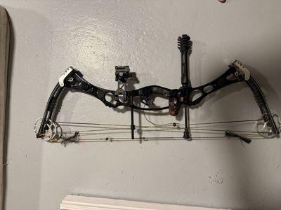 Hoyt XT 500 Pro Series Compound Bow - Right Handed Hunting Bow