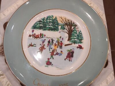 Christmas 1975 plate
