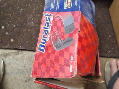 Duralast Brake Shoes Part 473 4-Piece Set: NEW Brakes 1997 Chevy Truck K1500 ton 4WF 8 Cylinder