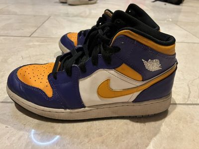 Nike Air Jordan 1 Mid Lakers youth size great co